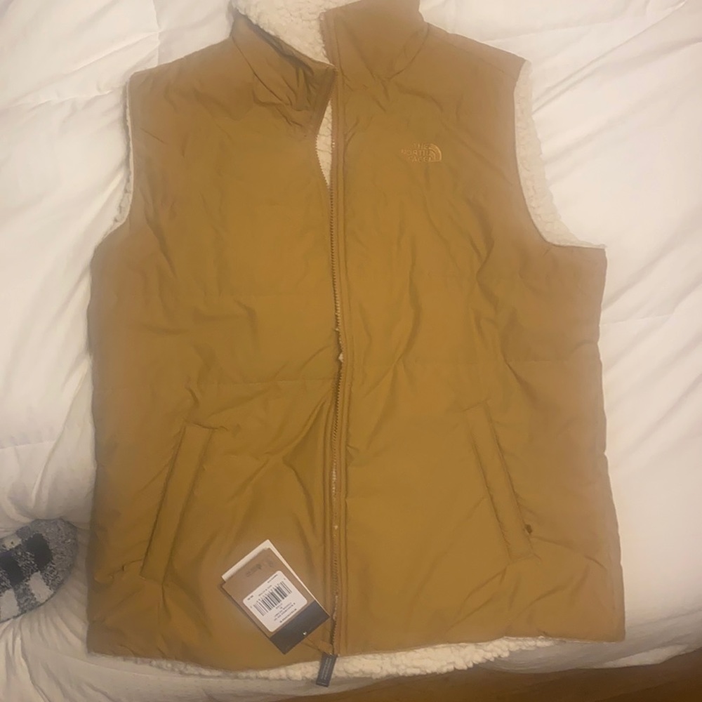 Brand new with tags XL tan North face vest with fleece inside